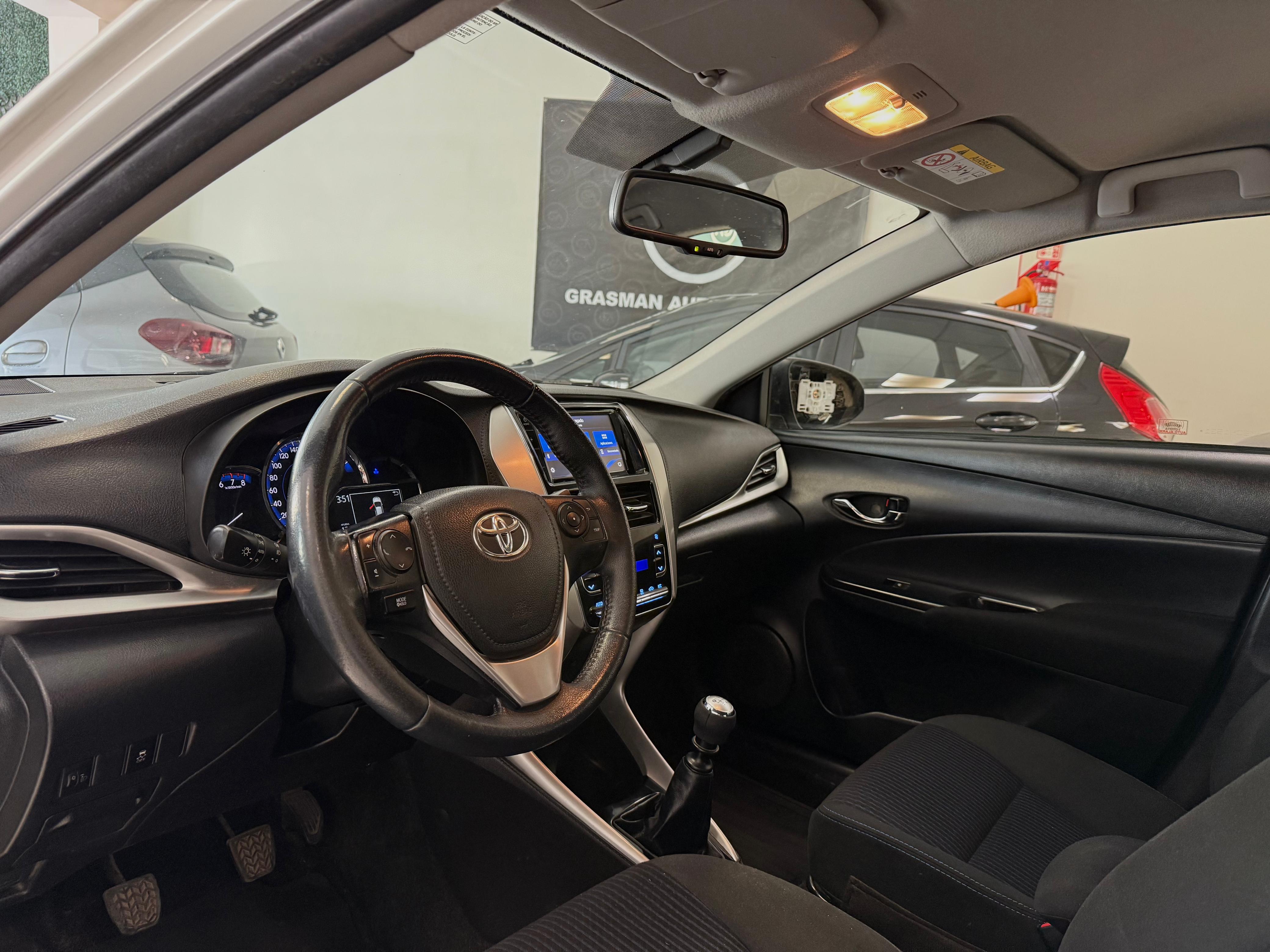 TOYOTA YARIS XLS CAJA 6TA